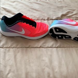 Nike ombré tennis shoes